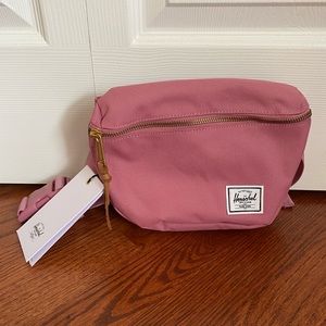 NWT- Herschel rose colored 15 hip pack
